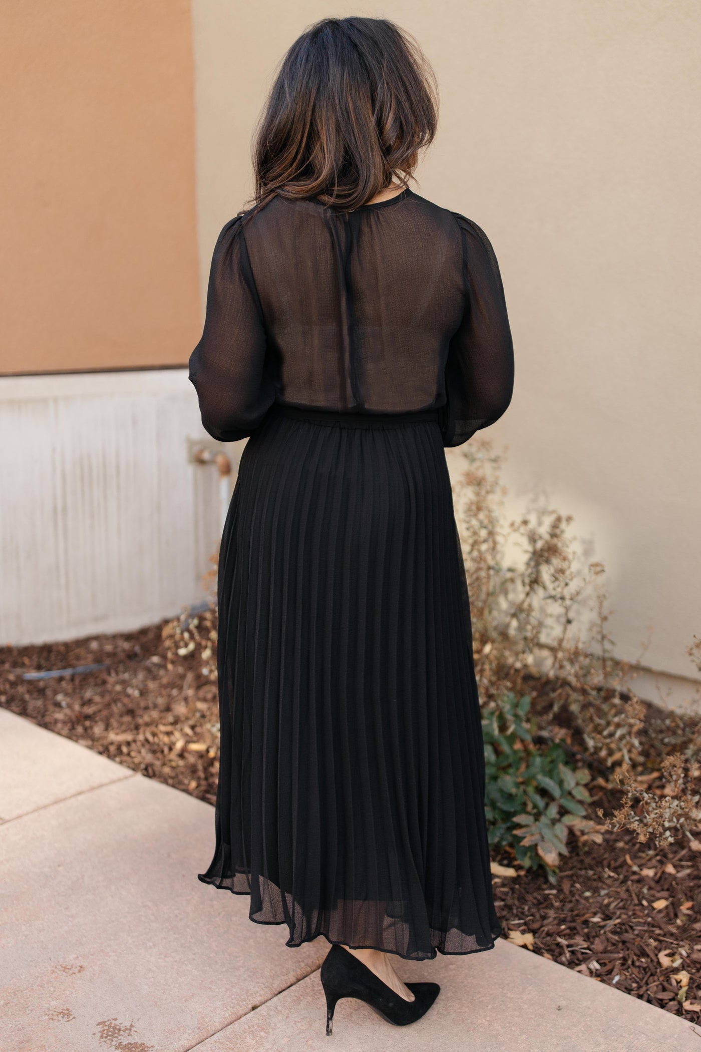 Simple And Pleated Dress in Black