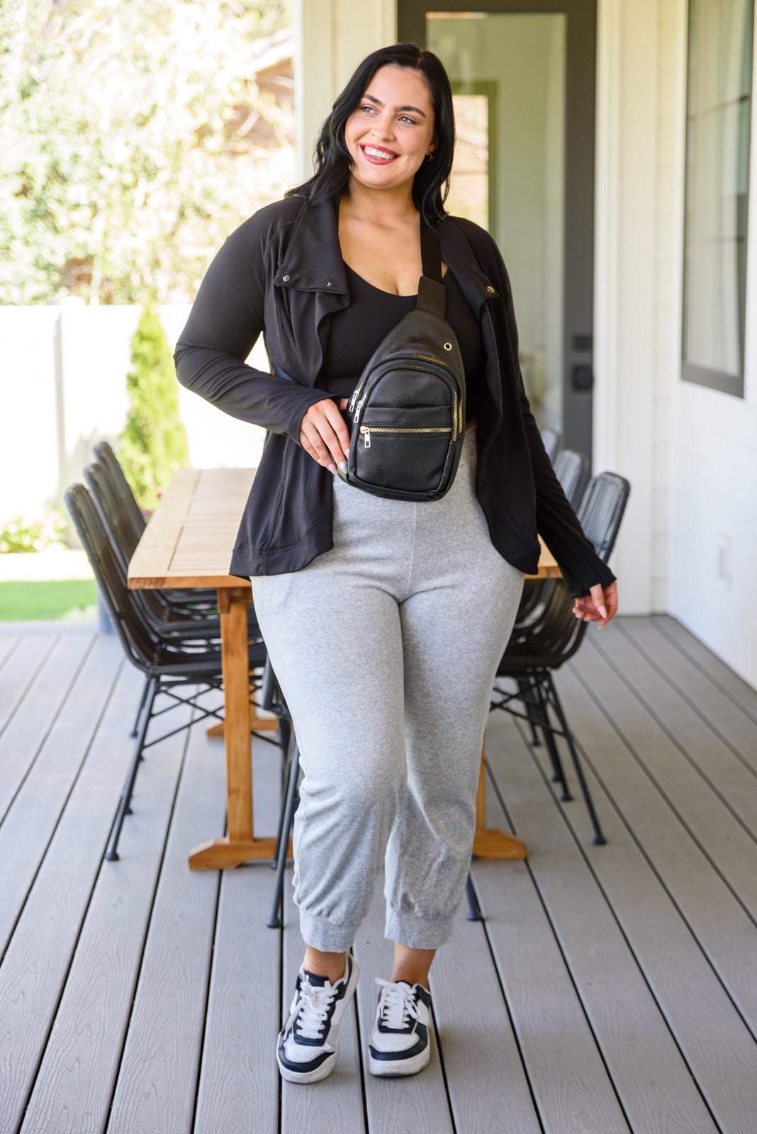 Effortlessly Chic Sling Bag In Black