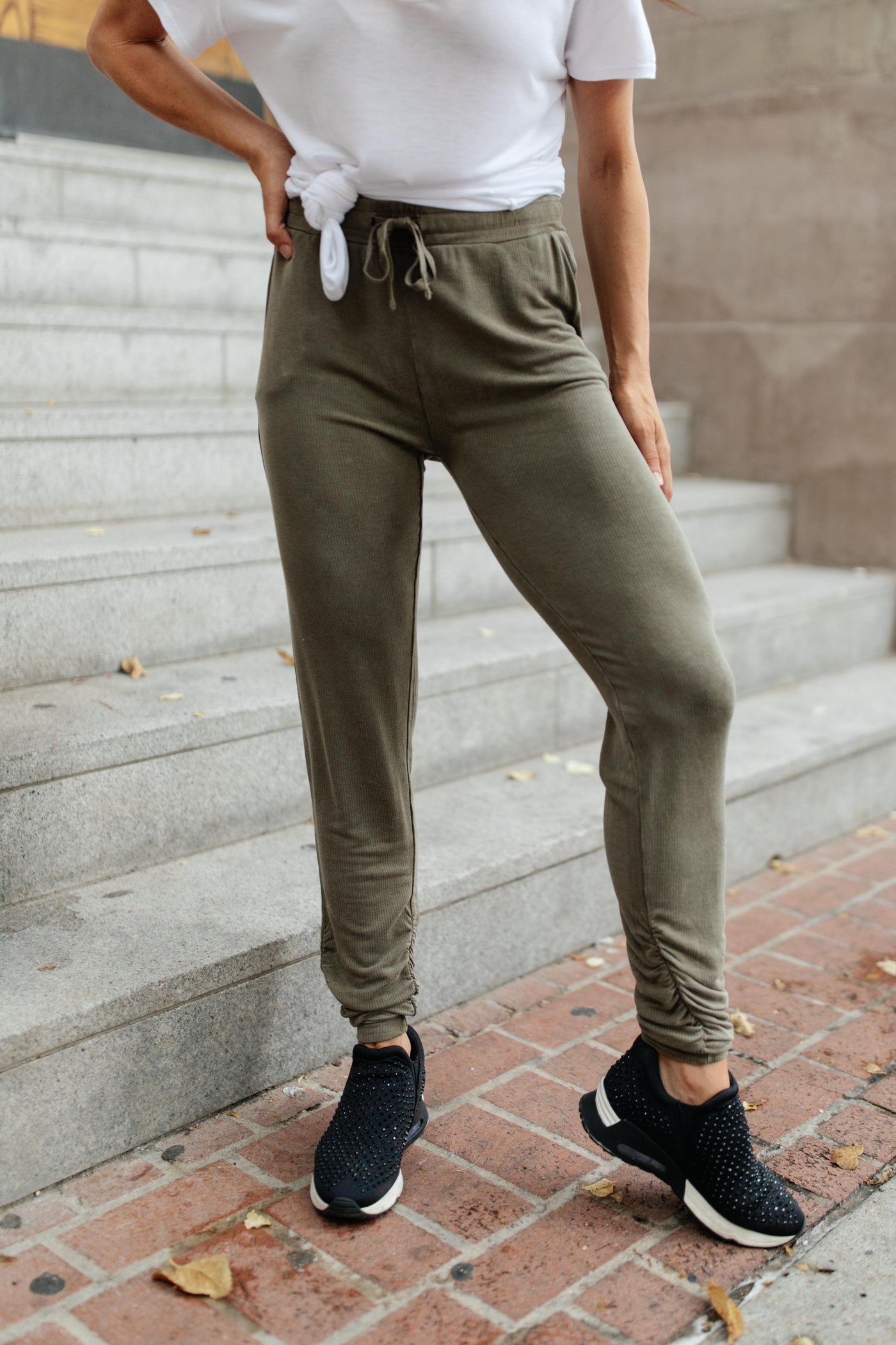 Essential Lounge Joggers in Mineral Wash Olive