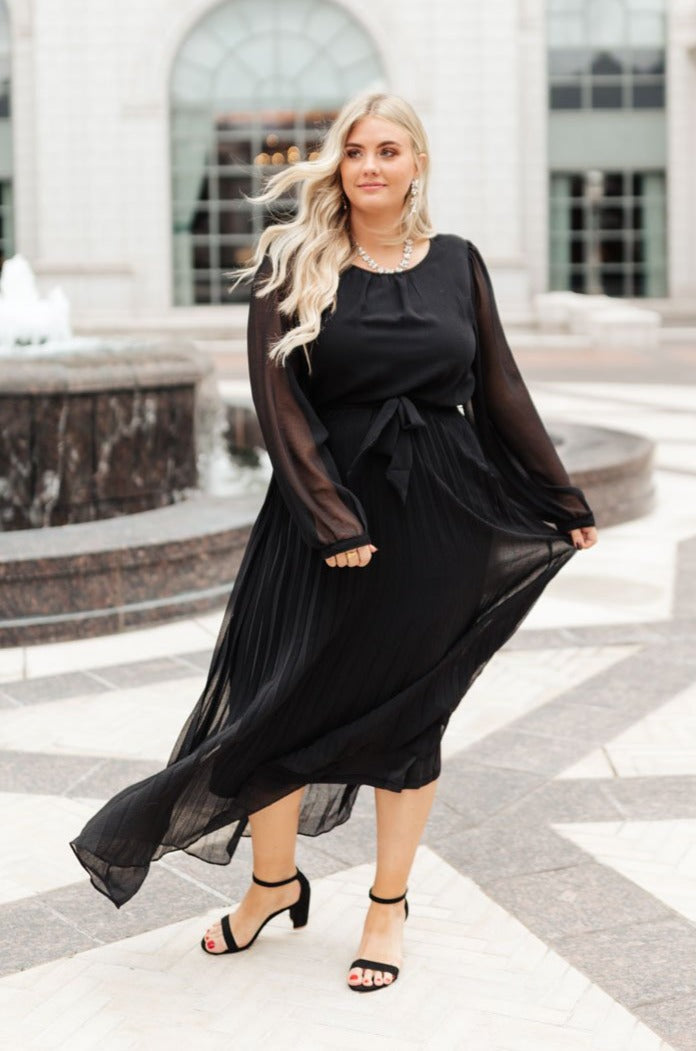 Simple And Pleated Dress in Black