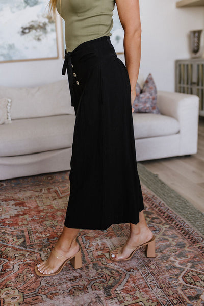 Modern Classic Wide Leg Crop Pants in Black