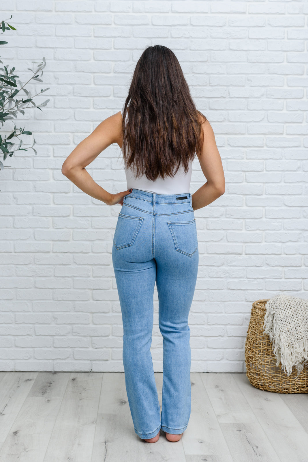 Rylee 90s High Rise Straight Leg Jeans